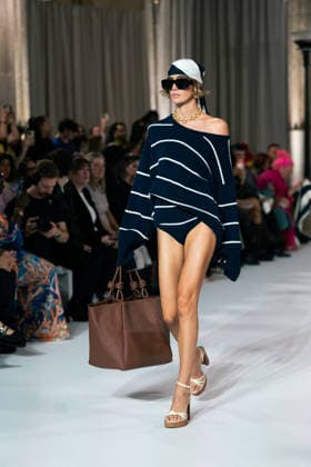 LFW - Paul Costelloe Runway A model walks the runway at the Paul Costelloe show during London Fashion Week September 2026 at The Banking Hall in London, England on September 17, 2026. Photo by LounisPhotography ABACAPRESS.COM London United Kingdom  Copyright: xLounisPhotography ABACAx