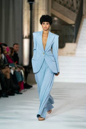 LFW - Paul Costelloe Runway A model walks the runway at the Paul Costelloe show during London Fashion Week September 2026 at The Banking Hall in London, England on September 17, 2026. Photo by LounisPhotography ABACAPRESS.COM London United Kingdom  Copyright: xLounisPhotography ABACAx