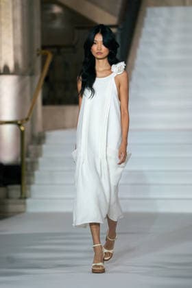 LFW - Paul Costelloe Runway A model walks the runway at the Paul Costelloe show during London Fashion Week September 2026 at The Banking Hall in London, England on September 17, 2026. Photo by LounisPhotography ABACAPRESS.COM London United Kingdom  Copyright: xLounisPhotography ABACAx