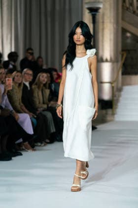 LFW - Paul Costelloe Runway A model walks the runway at the Paul Costelloe show during London Fashion Week September 2026 at The Banking Hall in London, England on September 17, 2026. Photo by LounisPhotography ABACAPRESS.COM London United Kingdom  Copyright: xLounisPhotography ABACAx