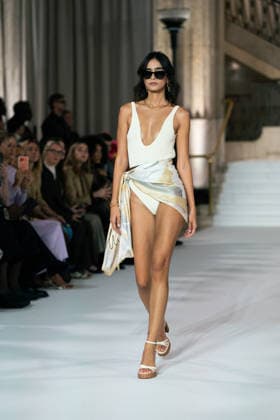 LFW - Paul Costelloe Runway A model walks the runway at the Paul Costelloe show during London Fashion Week September 2026 at The Banking Hall in London, England on September 17, 2026. Photo by LounisPhotography ABACAPRESS.COM London United Kingdom  Copyright: xLounisPhotography ABACAx