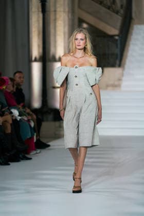 LFW - Paul Costelloe Runway A model walks the runway at the Paul Costelloe show during London Fashion Week September 2026 at The Banking Hall in London, England on September 17, 2026. Photo by LounisPhotography ABACAPRESS.COM London United Kingdom  Copyright: xLounisPhotography ABACAx