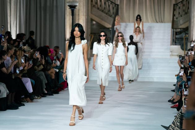 LFW - Paul Costelloe Runway A model walks the runway at the Paul Costelloe show during London Fashion Week September 2026 at The Banking Hall in London, England on September 17, 2026. Photo by LounisPhotography ABACAPRESS.COM London United Kingdom  Copyright: xLounisPhotography ABACAx