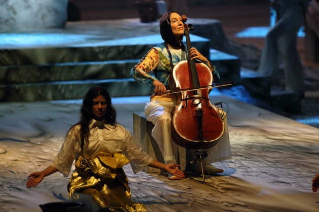 Ixchel Mendoza Hernandez and Clotilde Lacroix (cello, left), during the photo shoot for *Mittwoch aus Licht* at the Deutsche Oper in Berlin, September 17, 2026 Opera by Karlheinz Stockhausen Musical Director: Maxime Pascal Director: Susanne Kennedy Set Design: Markus Selg Costume Design: Andra Dumitrascu Premiere: September 19, 2026 Deutsche Oper Berlin *Wed