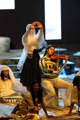 Michelle Ross, violin, and the ensemble during the photo rehearsal for *Wednesday of Light* at the Deutsche Oper in Berlin, September 17, 2026 Opera by Karlheinz Stockhausen Musical Director: Maxime Pascal Director: Susanne Kennedy Set Design: Markus Selg Costume Design: Andra Dumitrascu Premiere: September 19, 2026 Deutsche Oper Berlin *Wednesday of Light*