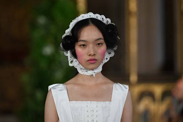 London Fashion Week LONDON, UNITED KINGDOM - SEPTEMBER 18: Models showcase creations by Turkish fashion designer Bora Aksu from his Spring Summer 2027 (SS27) collection during London Fashion Week at St Cyprian s Church in London, United Kingdom on September 18, 2026. Rasid Necati Aslim Anadolu London United Kingdom. Editorial use only. Please get in touch for any other usage.  Copyright: x2026xAnadoluxRasidxNecatixAslimx