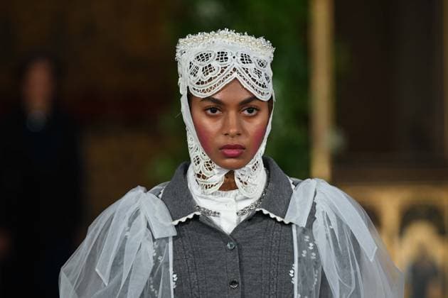 London Fashion Week LONDON, UNITED KINGDOM - SEPTEMBER 18: Models showcase creations by Turkish fashion designer Bora Aksu from his Spring Summer 2027 (SS27) collection during London Fashion Week at St Cyprian s Church in London, United Kingdom on September 18, 2026. Rasid Necati Aslim Anadolu London United Kingdom. Editorial use only. Please get in touch for any other usage.  Copyright: x2026xAnadoluxRasidxNecatixAslimx