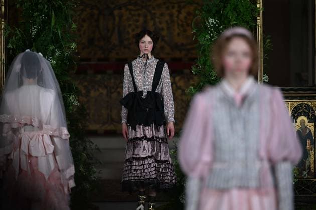 London Fashion Week LONDON, UNITED KINGDOM - SEPTEMBER 18: Models showcase creations by Turkish fashion designer Bora Aksu from his Spring Summer 2027 (SS27) collection during London Fashion Week at St Cyprian s Church in London, United Kingdom on September 18, 2026. Rasid Necati Aslim Anadolu London United Kingdom. Editorial use only. Please get in touch for any other usage.  Copyright: x2026xAnadoluxRasidxNecatixAslimx