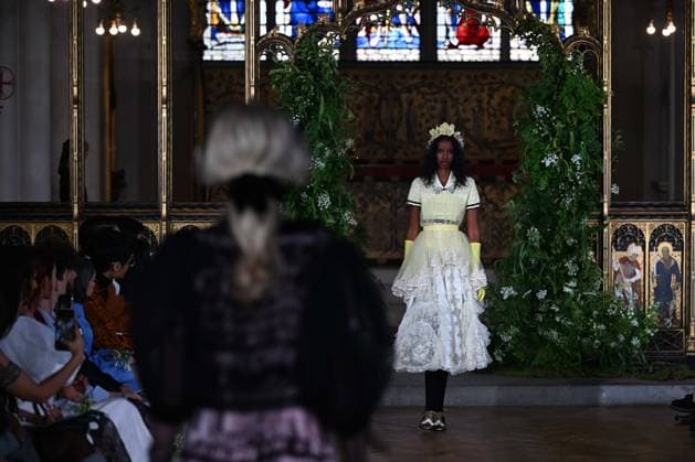 London Fashion Week LONDON, UNITED KINGDOM - SEPTEMBER 18: Models showcase creations by Turkish fashion designer Bora Aksu from his Spring Summer 2027 (SS27) collection during London Fashion Week at St Cyprian s Church in London, United Kingdom on September 18, 2026. Rasid Necati Aslim Anadolu London United Kingdom. Editorial use only. Please get in touch for any other usage.  Copyright: x2026xAnadoluxRasidxNecatixAslimx