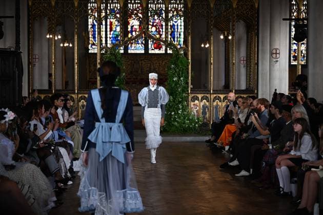 London Fashion Week LONDON, UNITED KINGDOM - SEPTEMBER 18: Models showcase creations by Turkish fashion designer Bora Aksu from his Spring Summer 2027 (SS27) collection during London Fashion Week at St Cyprian s Church in London, United Kingdom on September 18, 2026. Rasid Necati Aslim Anadolu London United Kingdom. Editorial use only. Please get in touch for any other usage.  Copyright: x2026xAnadoluxRasidxNecatixAslimx