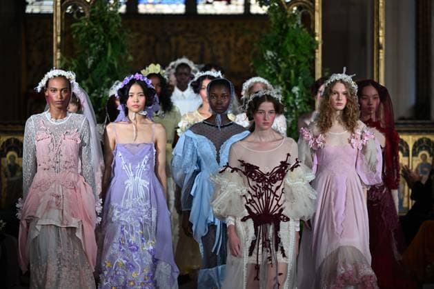 London Fashion Week LONDON, UNITED KINGDOM - SEPTEMBER 18: Models showcase creations by Turkish fashion designer Bora Aksu from his Spring Summer 2027 (SS27) collection during London Fashion Week at St Cyprian s Church in London, United Kingdom on September 18, 2026. Rasid Necati Aslim Anadolu London United Kingdom. Editorial use only. Please get in touch for any other usage.  Copyright: x2026xAnadoluxRasidxNecatixAslimx