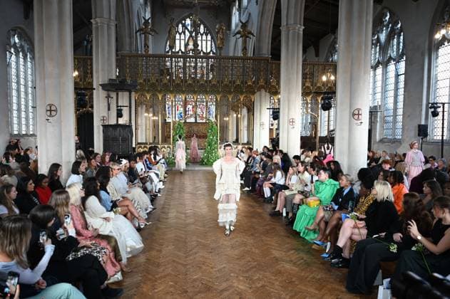 London Fashion Week LONDON, UNITED KINGDOM - SEPTEMBER 18: Models showcase creations by Turkish fashion designer Bora Aksu from his Spring Summer 2027 (SS27) collection during London Fashion Week at St Cyprian s Church in London, United Kingdom on September 18, 2026. Rasid Necati Aslim Anadolu London United Kingdom. Editorial use only. Please get in touch for any other usage.  Copyright: x2026xAnadoluxRasidxNecatixAslimx