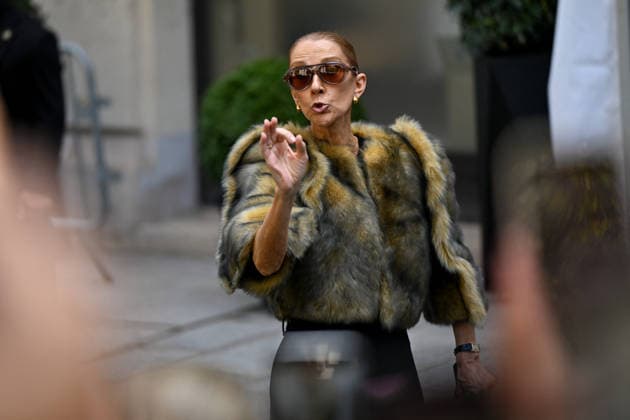 Celine Dion Leaves Her Hotel - Paris Celine Dion she spend time with fans before going to the venue, at hotel Royal Monceau in Paris, France on September 18, 2026. Photo by Lionel Urman ABACAPRESS.COM Paris France  Copyright: xUrmanxLionel ABACAx