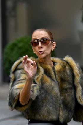 Celine Dion Leaves Her Hotel - Paris Celine Dion she spend time with fans before going to the venue, at hotel Royal Monceau in Paris, France on September 18, 2026. Photo by Lionel Urman ABACAPRESS.COM Paris France  Copyright: xUrmanxLionel ABACAx