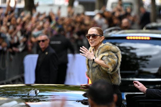 Celine Dion Leaves Her Hotel - Paris Celine Dion she spend time with fans before going to the venue, at hotel Royal Monceau in Paris, France on September 18, 2026. Photo by Lionel Urman ABACAPRESS.COM Paris France  Copyright: xUrmanxLionel ABACAx