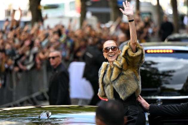 Celine Dion Leaves Her Hotel - Paris Celine Dion she spend time with fans before going to the venue, at hotel Royal Monceau in Paris, France on September 18, 2026. Photo by Lionel Urman ABACAPRESS.COM Paris France  Copyright: xUrmanxLionel ABACAx