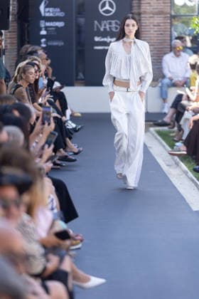 Custo Fashion Show at MBFW 2026 A model during the Custo Barcelona fashion show as part of Mercedes-Benz Fashion Week at Nebrija University on September 18, 2026, in Madrid, Spain. Custo presents its Spring Summer 2027 collection, titled Unexpected. The Catalan designer conceives this collection as an emotional manifesto to combat routine in the way we dress. SEPTEMBER 18, 2026, Madrid, Spain  Copyright: xEduardoxParrax 7783772