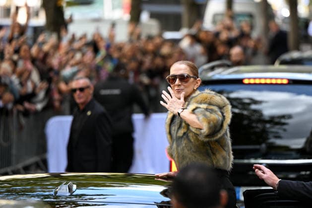 Céline Dion was cheered by her fans as she left the Royal Monceau Hotel in Paris, before heading to the Plenitude Arena at Paris La Défense for her third concert, September 16, 2026 Lionel Urman Bestimage Céline Dion is cheered by fans as she leaves the Royal Monceau Hotel in Paris, before heading to the Plenitude Arena at Paris La Défense for her third concert date on September 18, 2026, Paris, France  Copyright: xLIONELxURMANxx xBESTIMAGExLIONELxURMANxx xBESTIMAGEx