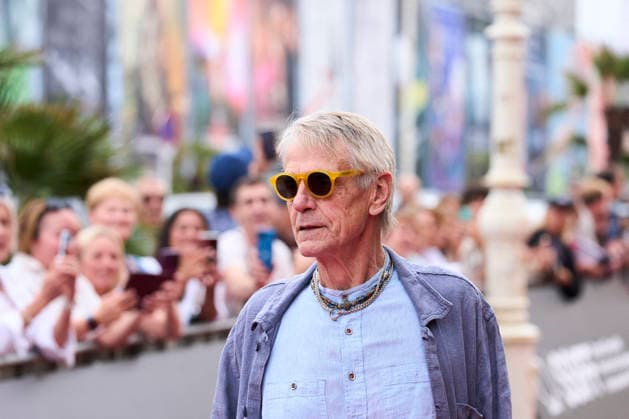San Sebastián - The Mission Red Carpet Jeremy Irons attended The Mission Red Carpet during 74th San Sebastian International Film Festival at Victoria Eugenia Theatre on September 18, 2026 in Donostia San Sebastian, Spain Photo by ABACAPRESS.COM San Sebastian Euskadi Spain  Copyright: xABACAx
