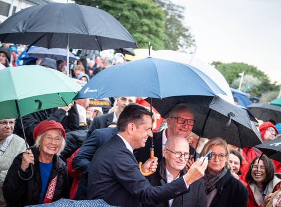 SPD Minister Presidents Olaf Lies, Anke Rehlinger, Dietmar Woidke, and Hamburg’s First Mayor Peter Tschentscher take a selfie with umbrellas at the SPD’s closing rally at the Warnemünde Lighthouse ahead of the state election in Mecklenburg-Western Pomerania, Rostock-Warnemünde, Mecklenburg-Western Pomerania, Germany, Lighthouse