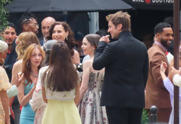 Exclu - Emily in Paris Set - Paris Exclusive - Lily Collins and Lucas Bravo during the filming of Emily in Paris in Paris, France on September 18, 2026. Photo by ABACAPRESS.COM Paris France  Copyright: xABACAx