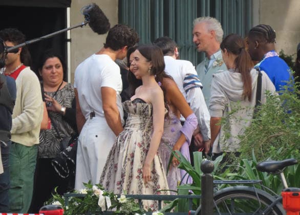 Exclu - Emily in Paris Set - Paris Exclusive - Lily Collins and Lily Collins during the filming of Emily in Paris in Paris, France on September 18, 2026. Photo by ABACAPRESS.COM Paris France  Copyright: xABACAx