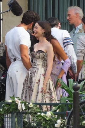 Exclu - Emily in Paris Set - Paris Exclusive - Lily Collins and Lily Collins during the filming of Emily in Paris in Paris, France on September 18, 2026. Photo by ABACAPRESS.COM Paris France  Copyright: xABACAx