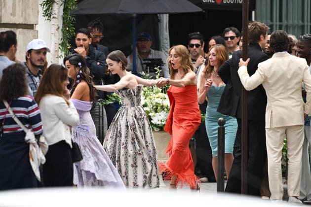 Exclu - Emily in Paris Set - Paris Exclusive - Lily Collins, Ashley Park and Philippine Leroy-Beaulieu during the filming of Emily in Paris in Paris, France on September 18, 2026. Photo by Florian Poitout ABACAPRESS.COM Paris France  Copyright: xPoitoutxFlorian ABACAx