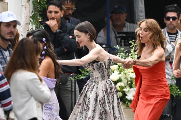 Exclu - Emily in Paris Set - Paris Exclusive - Lily Collins and Philippine Leroy-Beaulieu during the filming of Emily in Paris in Paris, France on September 18, 2026. Photo by Florian Poitout ABACAPRESS.COM Paris France  Copyright: xPoitoutxFlorian ABACAx