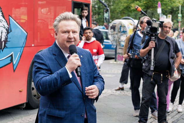Berlin, September 18, 2026: The Berlin SPD’s campaign wrap-up event featuring Steffen Krach ahead of the upcoming election for the House of Representatives on September 20, 2026, at Stuttgarter Platz on Wilmersdorfer Straße; Michael Ludwig (SPÖ), Mayor and Governor of Vienna, among others