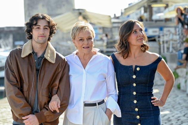 La Rochelle TV Fiction Festival 2026 Photocall September 18, 28th La Rochelle TV Fiction Festival 28th edition of the La Rochelle TV Fiction Festival Photocall for A la vie Muriel Robin, Julie de Bona, Nathan Japy 459756 September 18, 2026 France  Copyright: xBarbaraxNeymanx xStarfacex STAR_459756_310