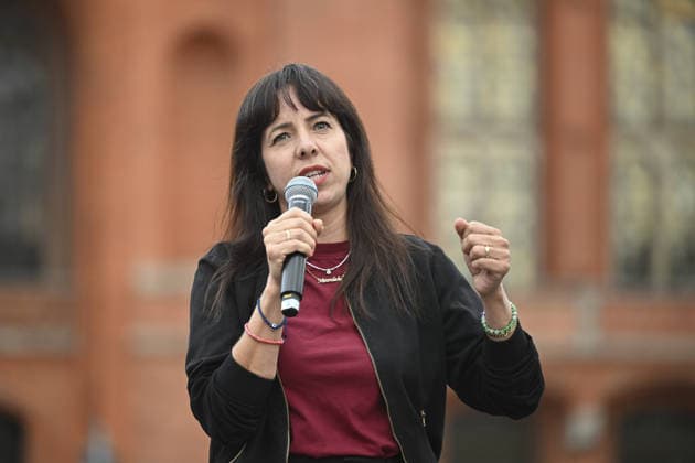 Elif Eralp meets voters ahead of Berlin state elections BERLIN, GERMANY - SEPTEMBER 18: Die Linke s lead candidate for the Berlin state elections, Elif Eralp, meets with voters during an election campaign event held in front of Berlin City Hall (Rotes Rathaus) in Berlin, Germany on September 18, 2026, ahead of the elections scheduled for September 20. Eralp delivers a speech during the event. Halil Sagirkaya Anadolu Berlin Germany. Editorial use only. Please get in touch for any other usage.  Copyright: x2026xAnadoluxHalilxSagirkayax