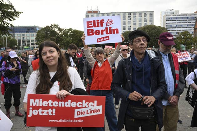 Elif Eralp meets voters ahead of Berlin state elections BERLIN, GERMANY - SEPTEMBER 18: Die Linke s lead candidate for the Berlin state elections, Elif Eralp, meets with voters during an election campaign event held in front of Berlin City Hall (Rotes Rathaus) in Berlin, Germany on September 18, 2026, ahead of the elections scheduled for September 20. Halil Sagirkaya Anadolu Berlin Germany. Editorial use only. Please get in touch for any other usage.  Copyright: x2026xAnadoluxHalilxSagirkayax