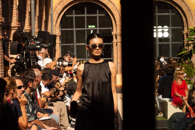 IPA88678379 - MADRID, SPAIN. SEPTEMBER 18, 2026: A model walks the runway showcasing a design by Maison Mesa during Mercedes-Benz Fashion Week Madrid 2026 (MBFWMadrid) on September 18, 2026, in Madrid, Spain. The designer presented its latest collection as part of the official fashion week schedule, with models showcasing the brand™s contemporary silhouettes, distinctive volumes, and meticulously crafted details on the runway.  Copyright: xFrancescoxMilitelloxMirtox xx IPA88678379