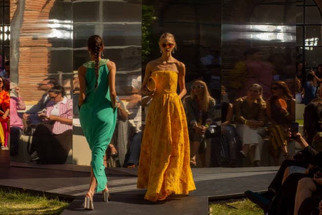 IPA88678390 - MADRID, SPAIN. SEPTEMBER 18, 2026: A model walks the runway showcasing a creation by Maison Mesa during Mercedes-Benz Fashion Week Madrid 2026 (MBFWMadrid) on September 18, 2026, in Madrid, Spain. The designer presented its latest collection as part of the official fashion week schedule, with models showcasing the brand™s contemporary silhouettes, distinctive volumes, and meticulously crafted details on the runway.  Copyright: xFrancescoxMilitelloxMirtox xx IPA88678390