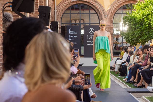 IPA88678365 - MADRID, SPAIN. SEPTEMBER 18, 2026: A model walks the runway showcasing a creation by Maison Mesa during Mercedes-Benz Fashion Week Madrid 2026 (MBFWMadrid) on September 18, 2026, in Madrid, Spain. The designer presented its latest collection as part of the official fashion week schedule, with models showcasing the brand™s contemporary silhouettes, distinctive volumes, and intricate details on the runway.  Copyright: xFrancescoxMilitelloxMirtox xx IPA88678365