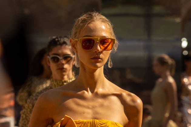 IPA88678404 - MADRID, SPAIN. SEPTEMBER 18, 2026: A model walks the runway showcasing a creation by Maison Mesa during Mercedes-Benz Fashion Week Madrid 2026 (MBFWMadrid) on September 18, 2026, in Madrid, Spain. The designer presented its latest collection as part of the official fashion week schedule, with models showcasing the brand™s contemporary silhouettes, distinctive volumes, and meticulously crafted details on the runway.  Copyright: xFrancescoxMilitelloxMirtox xx IPA88678404