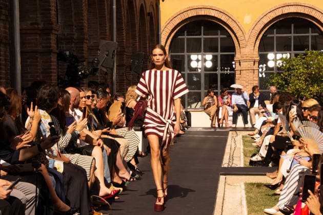 IPA88682612 - MADRID, SPAIN. SEPTEMBER 18, 2026: A model walks the runway showcasing a design by Lola Casademunt by Maite during Mercedes-Benz Fashion Week Madrid 2026 (MBFWMadrid) on September 18, 2026, in Madrid, Spain. The designer brand presented its latest collection as part of the official fashion week schedule, highlighting expressive styling, contemporary silhouettes, and carefully crafted details throughout the runway presentation.  Copyright: xFrancescoxMilitelloxMirtox xx IPA88682612