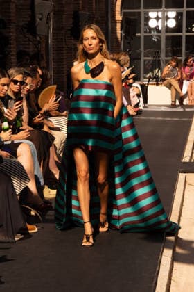 IPA88682624 - MADRID, SPAIN. SEPTEMBER 18, 2026: A model walks the runway showcasing a design by Lola Casademunt by Maite during Mercedes-Benz Fashion Week Madrid 2026 (MBFWMadrid) on September 18, 2026, in Madrid, Spain. The designer brand presented its latest collection as part of the official fashion week schedule, highlighting expressive styling, contemporary silhouettes, and meticulously crafted details throughout the runway show.  Copyright: xFrancescoxMilitelloxMirtox xx IPA88682624