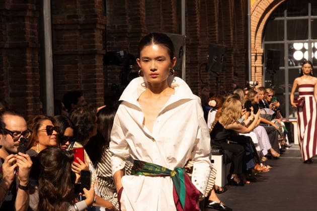 IPA88682609 - MADRID, SPAIN. SEPTEMBER 18, 2026: A model walks the runway showcasing a design by Lola Casademunt by Maite during Mercedes-Benz Fashion Week Madrid 2026 (MBFWMadrid) on September 18, 2026, in Madrid, Spain. The designer brand presented its latest collection as part of the official fashion week schedule, highlighting expressive styling, contemporary silhouettes, and meticulously crafted details throughout the runway show.  Copyright: xFrancescoxMilitelloxMirtox xx IPA88682609