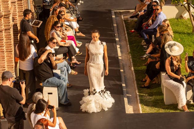 IPA88683544 - MADRID, SPAIN. SEPTEMBER 18, 2026: A model walks the runway showcasing a design by Yolancris during Mercedes-Benz Fashion Week Madrid 2026 (MBFWMadrid) on September 18, 2026, in Madrid, Spain. The designer brand presented its latest collection as part of the official fashion week schedule, featuring elaborate textures, intricate details, and statement silhouettes showcased throughout the runway presentation.  Copyright: xFrancescoxMilitelloxMirtox xx IPA88683544