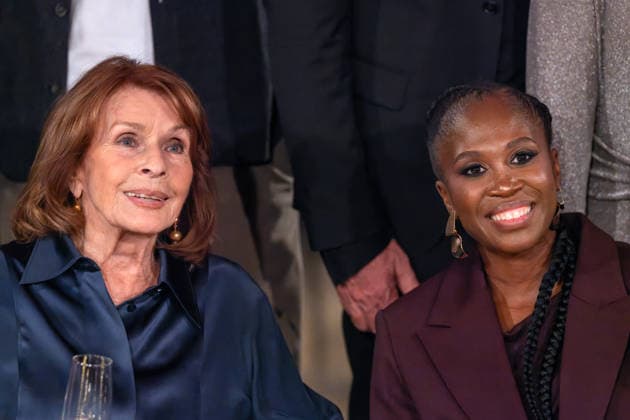 Jubiläumsausgabe 50 Jahre Kölner Treff am 18. September 2026. Im Bild die österreichisch-deutsche Schauspielerin und Filmproduzentin Senta Berger (links) mit der südafrikanisch-deutschen Tänzerin und Tanztrainerin Motsi Mabuse. Susan Link und Micky Beisenherz befragten wie immer humorvoll und erfrischend neugierig ihre Gäste. Zum 50. Jubiläum wurde die Talk-Show nicht vor der Sendung aufgezeichnet, sondern ab 20Uhr15 live ins Programm gebracht. Wegen des Jubiläums zeigte der WDR ab 22Uhr30 50 Jahre Kölner Treff die Doku, ab 23Uhr15 unter dem Titel Echt jetzt, Kölner Treff?!, wofür der WDR sein Archiv öffnete. Den Abschluss bildete ab 00Uhr15 Kölner Treff Best of TV-Darlings mit prägenden Gast-A