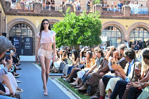 Custo Barcelona - Mercedes Benz Fashion Week Madrid, Spain - 18 Sept 2026 A model parades with Custo Barcelona design during Mercedes Benz Fashion Week Madrid Cibeles Palace in Madrid. Madrid Spain Copyright: xAtilanoxGarciax xSOPAxImagesx PHOTO08532