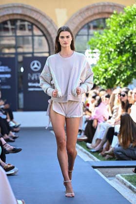 Custo Barcelona - Mercedes Benz Fashion Week Madrid, Spain - 18 Sept 2026 A model parades with Custo Barcelona design during Mercedes Benz Fashion Week Madrid Cibeles Palace in Madrid. Madrid Spain Copyright: xAtilanoxGarciax xSOPAxImagesx PHOTO08543