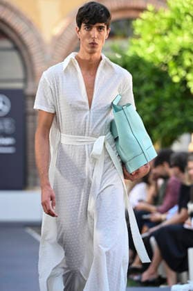 Maison Mesa - Mercedes Benz Fashion Week Madrid, Spain -18 Sept 2026 A model parades with Maison Mesa design during Mercedes Benz Fashion Week Madrid Cibeles Palace in Madrid. Madrid Spain Copyright: xAtilanoxGarciax xSOPAxImagesx PHOTO08595
