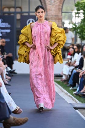 Maison Mesa - Mercedes Benz Fashion Week Madrid, Spain -18 Sept 2026 A model parades with Maison Mesa design during Mercedes Benz Fashion Week Madrid Cibeles Palace in Madrid. Madrid Spain Copyright: xAtilanoxGarciax xSOPAxImagesx PHOTO08628
