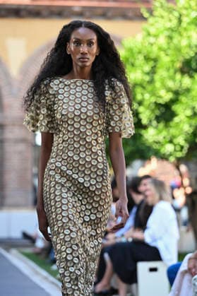 Maison Mesa - Mercedes Benz Fashion Week Madrid, Spain -18 Sept 2026 A model parades with Maison Mesa design during Mercedes Benz Fashion Week Madrid Cibeles Palace in Madrid. Madrid Spain Copyright: xAtilanoxGarciax xSOPAxImagesx PHOTO08634