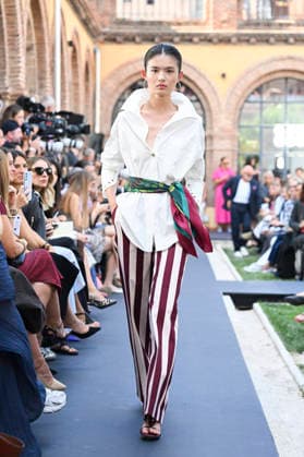 Lola Casademunt - Mercedes Benz Fashion Week Madrid, Spain - 18 Sept 2026 A model parades with Lola Casademunt a design during Mercedes Benz Fashion Week Madrid Cibeles Palace in Madrid. Madrid Spain Copyright: xAtilanoxGarciax xSOPAxImagesx PHOTO08647
