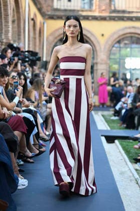 Lola Casademunt - Mercedes Benz Fashion Week Madrid, Spain - 18 Sept 2026 A model parades with Lola Casademunt a design during Mercedes Benz Fashion Week Madrid Cibeles Palace in Madrid. Madrid Spain Copyright: xAtilanoxGarciax xSOPAxImagesx PHOTO08649