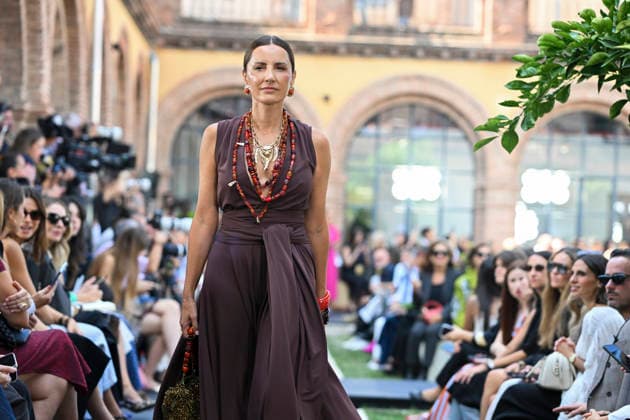 Lola Casademunt - Mercedes Benz Fashion Week Madrid, Spain - 18 Sept 2026 A model parades with Lola Casademunt a design during Mercedes Benz Fashion Week Madrid Cibeles Palace in Madrid. Madrid Spain Copyright: xAtilanoxGarciax xSOPAxImagesx PHOTO08671